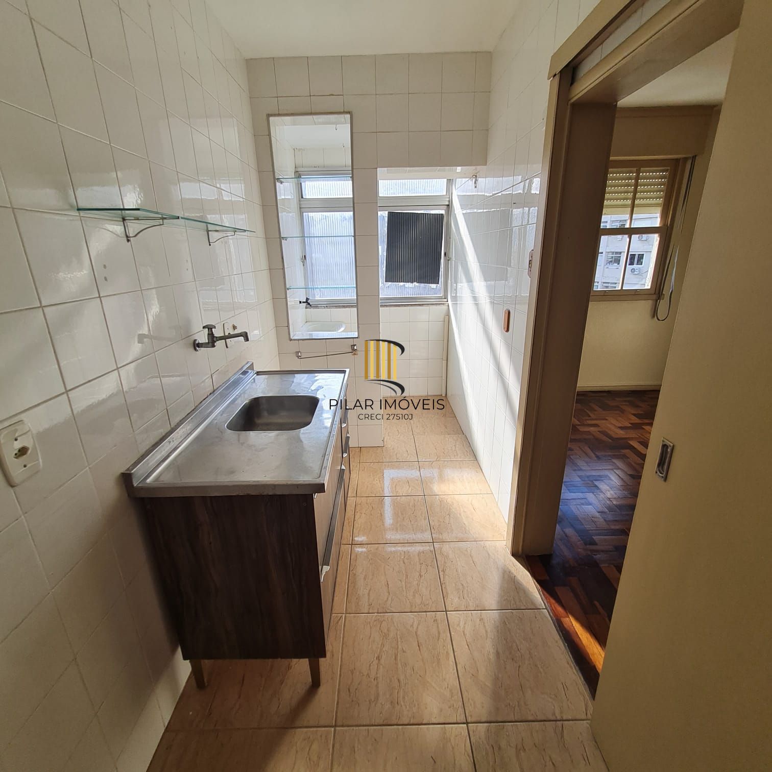 APTO DESOCUPADO IMEDIAÇÕES IGREJA SANTO ANTONIO