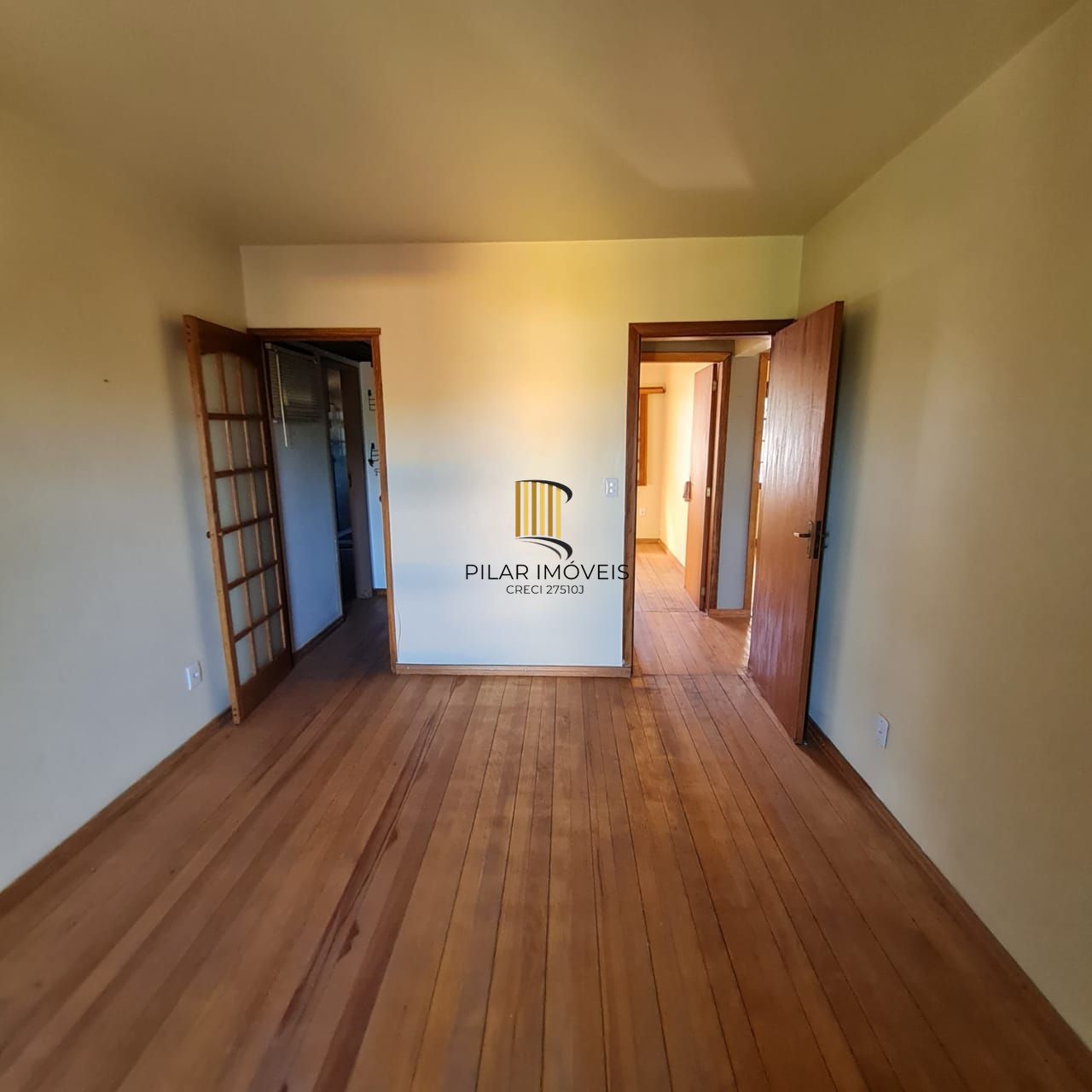Casa 4 dormitórios no bairro Medianeira
