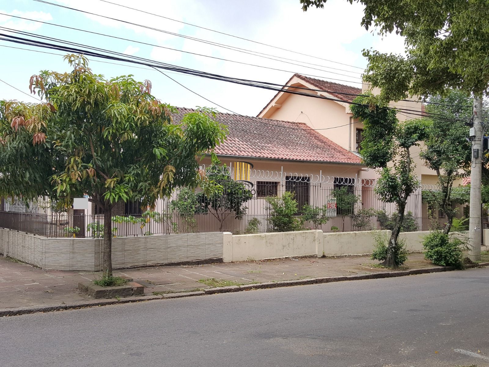 CASA PRÓXIMO PUC/RS E TERCEIRA PERIMETRAL