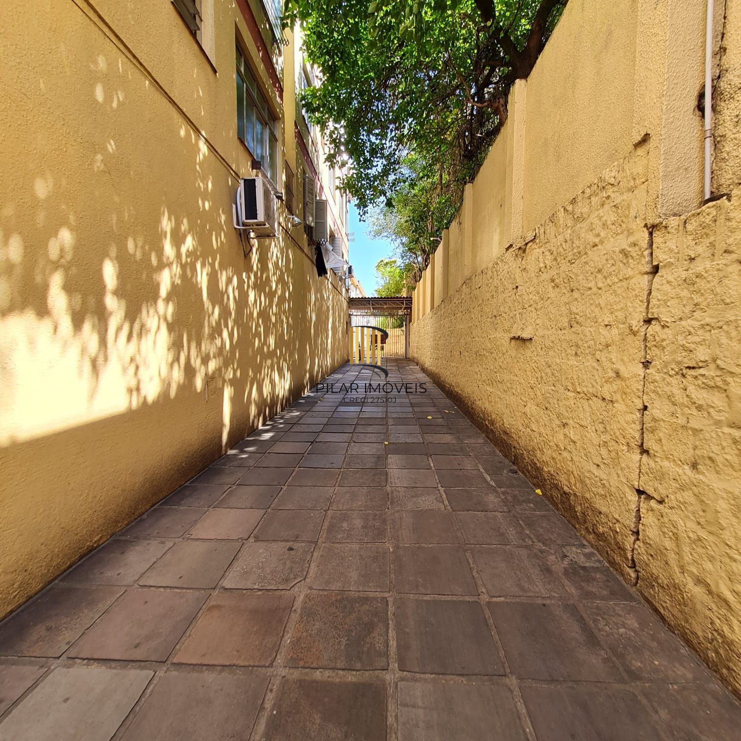 APTO 2 DORMITÓRIOS COM DEPENDÊNCIA EMPREGADA