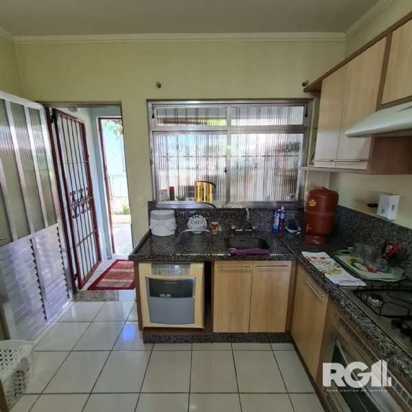 Casa 4 dormitórios no bairro Partenon