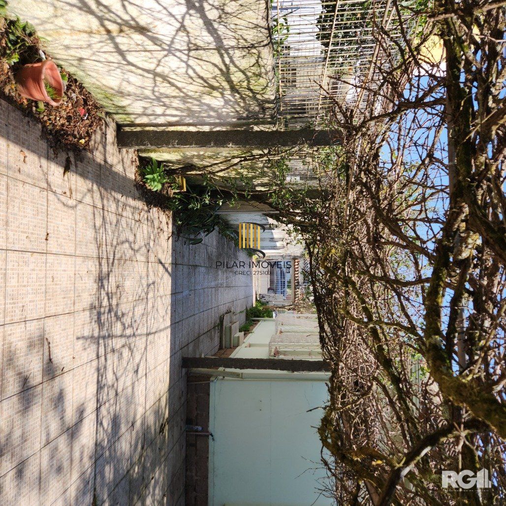 Casa 3 dormitórios no bairro Partenon
