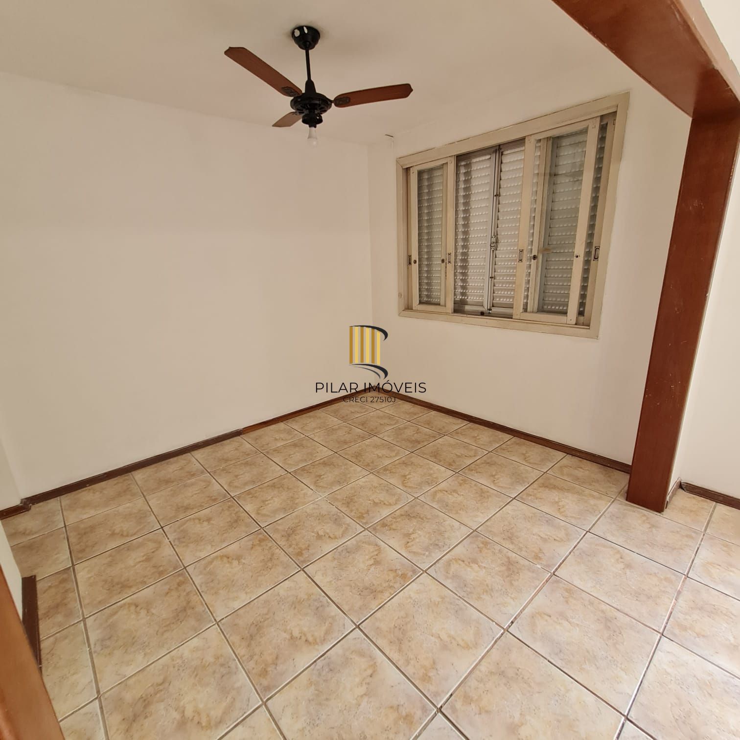 APTO 2 DORMITÓRIOS COM DEPENDÊNCIA EMPREGADA