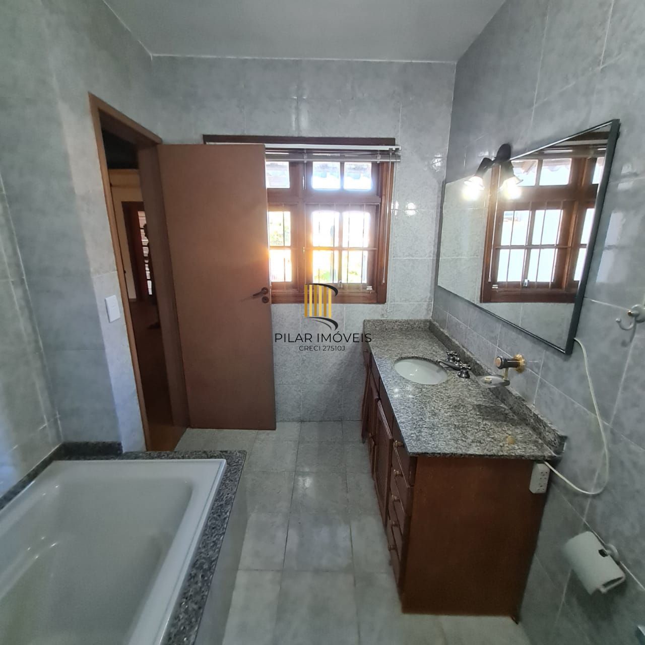Casa 4 dormitórios no bairro Medianeira