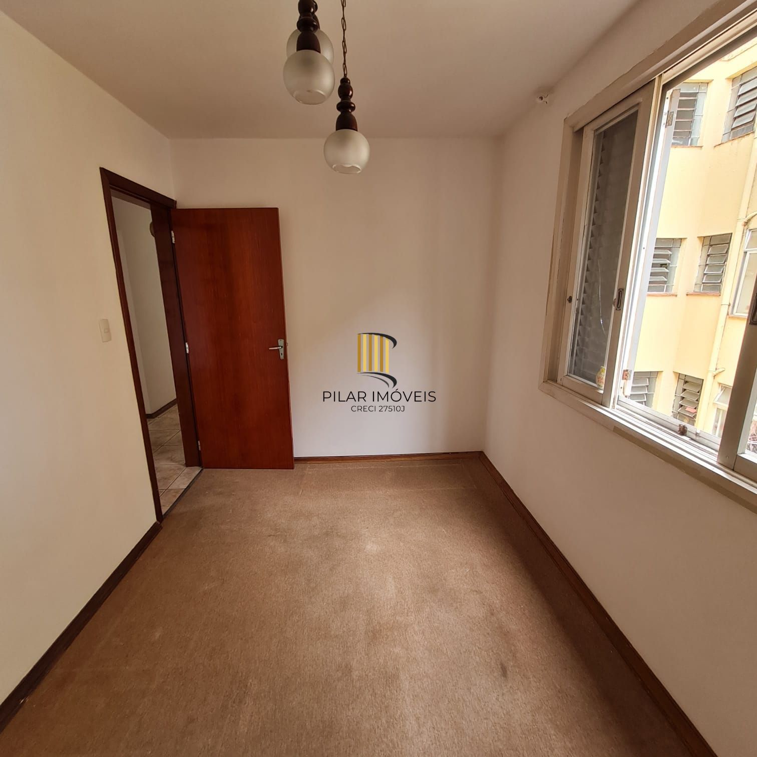 APTO 2 DORMITÓRIOS COM DEPENDÊNCIA EMPREGADA