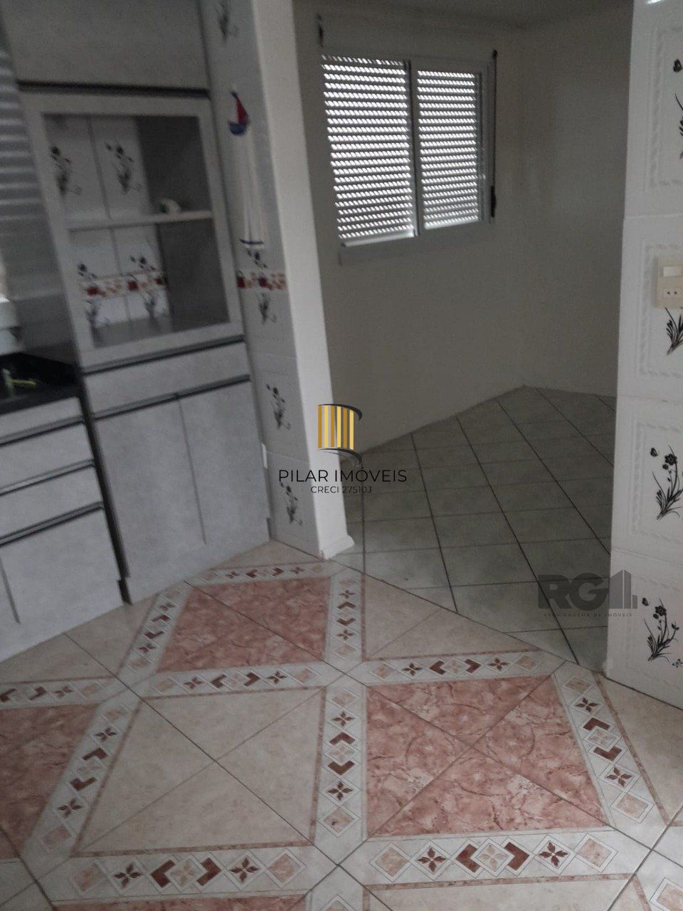 Apartamento 2 dormitórios com garagem fechada