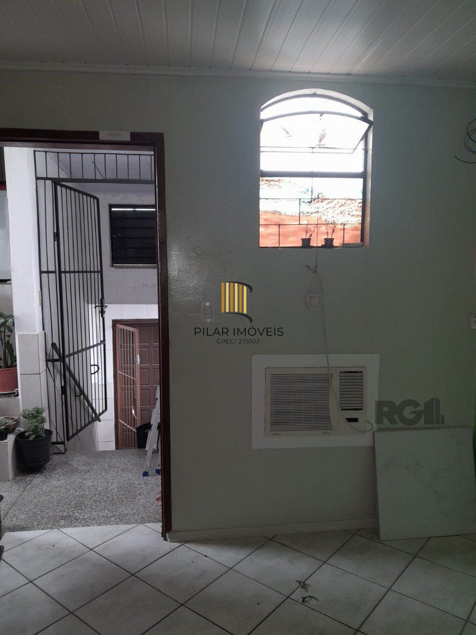 Apartamento 2 dormitórios com garagem fechada