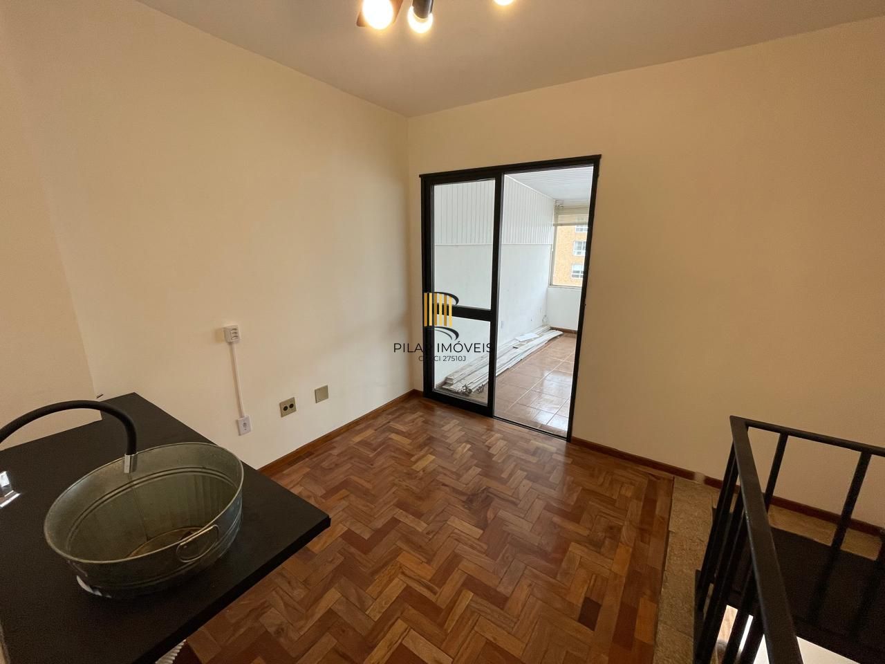 Sala Comercial com 59 m2 com terraço fechado