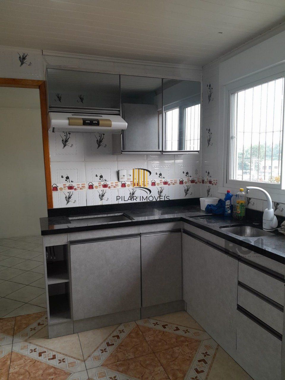 Apartamento 2 dormitórios com garagem fechada