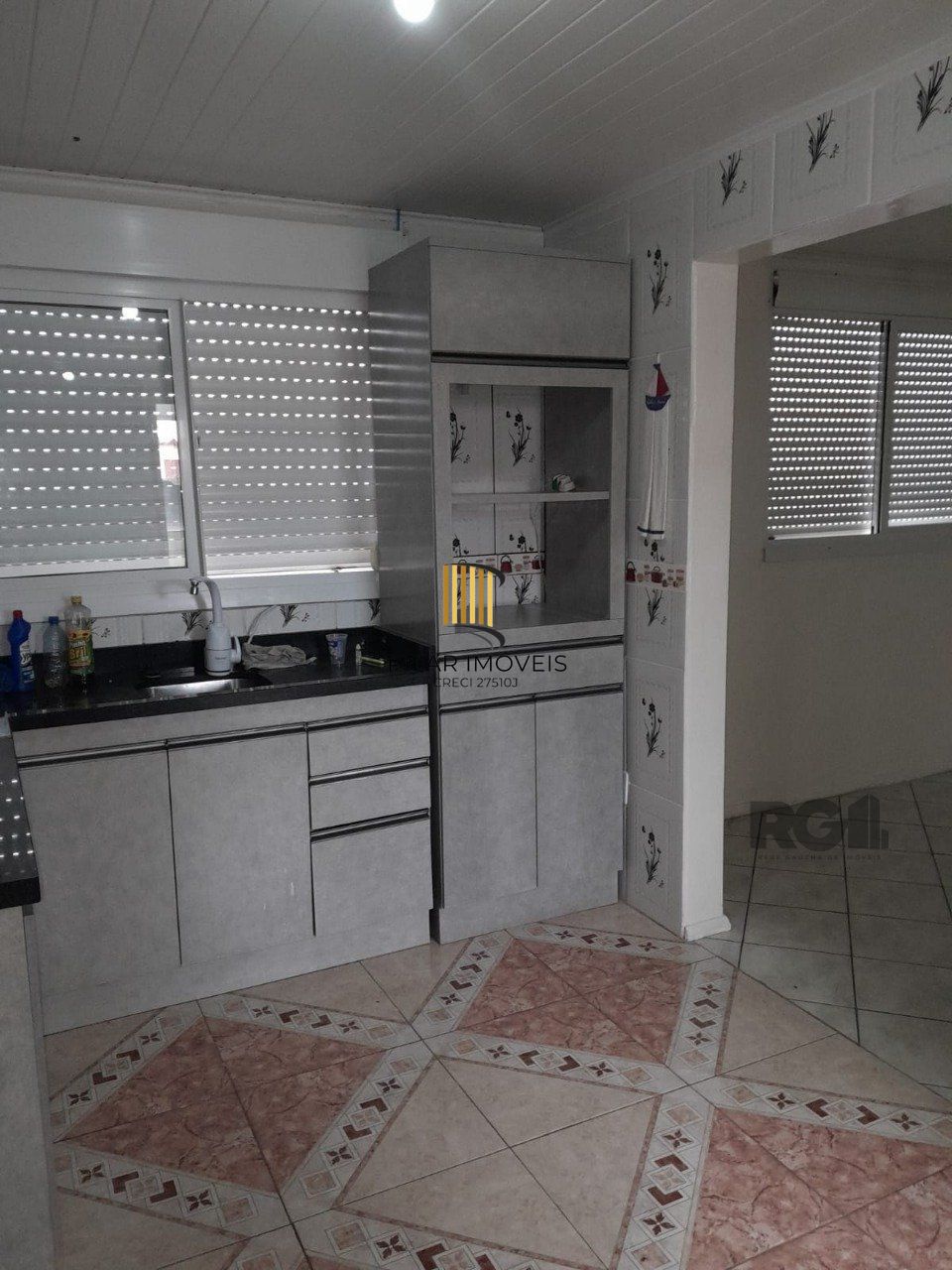 Apartamento 2 dormitórios com garagem fechada