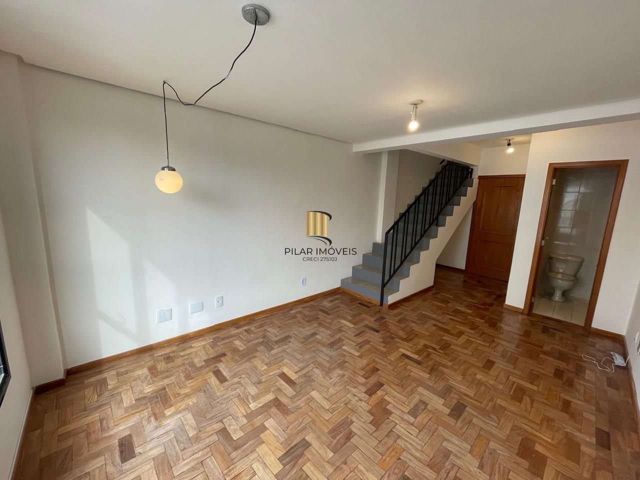 Sala Comercial com 59 m2 com terraço fechado