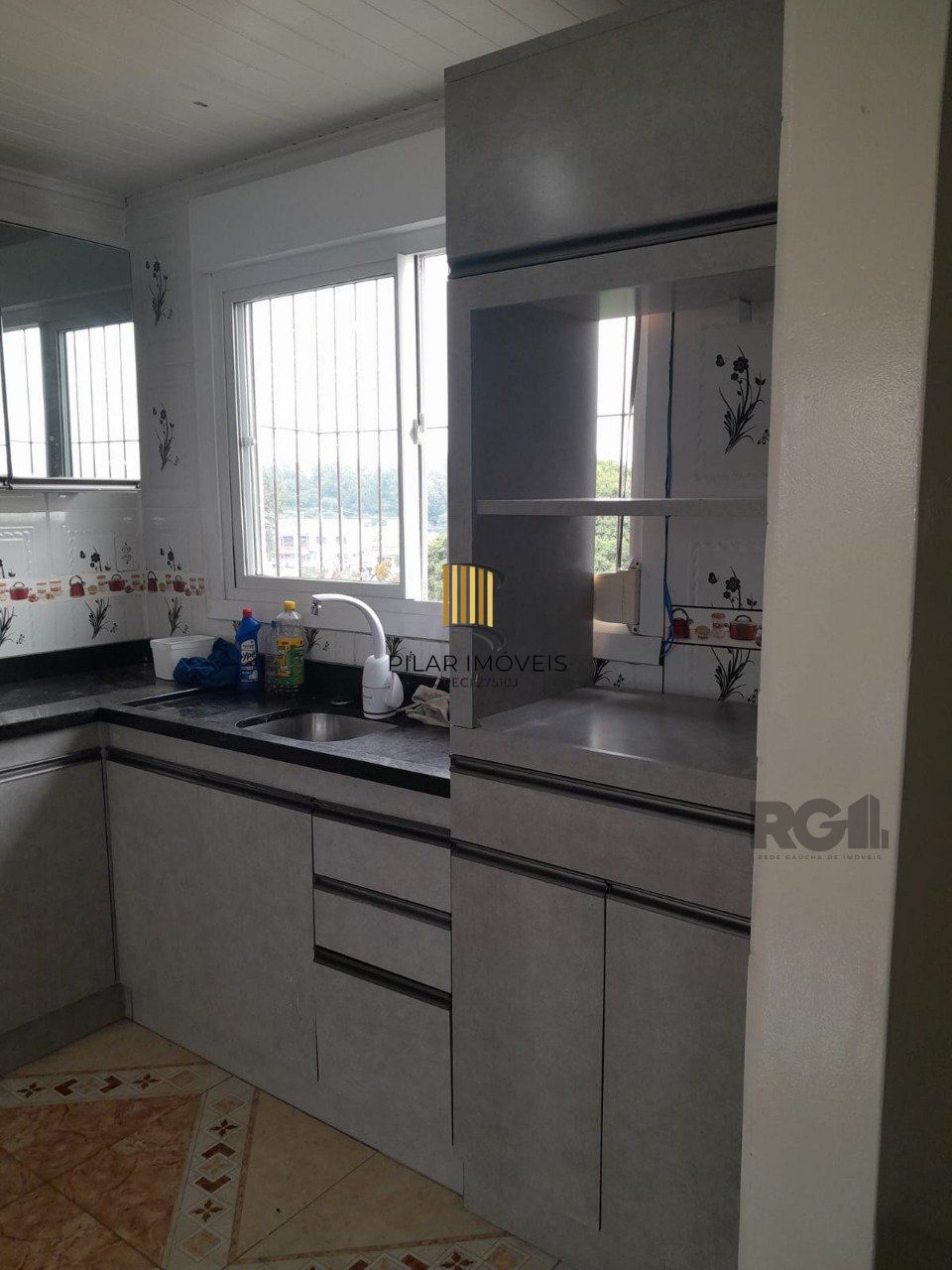 Apartamento 2 dormitórios com garagem fechada