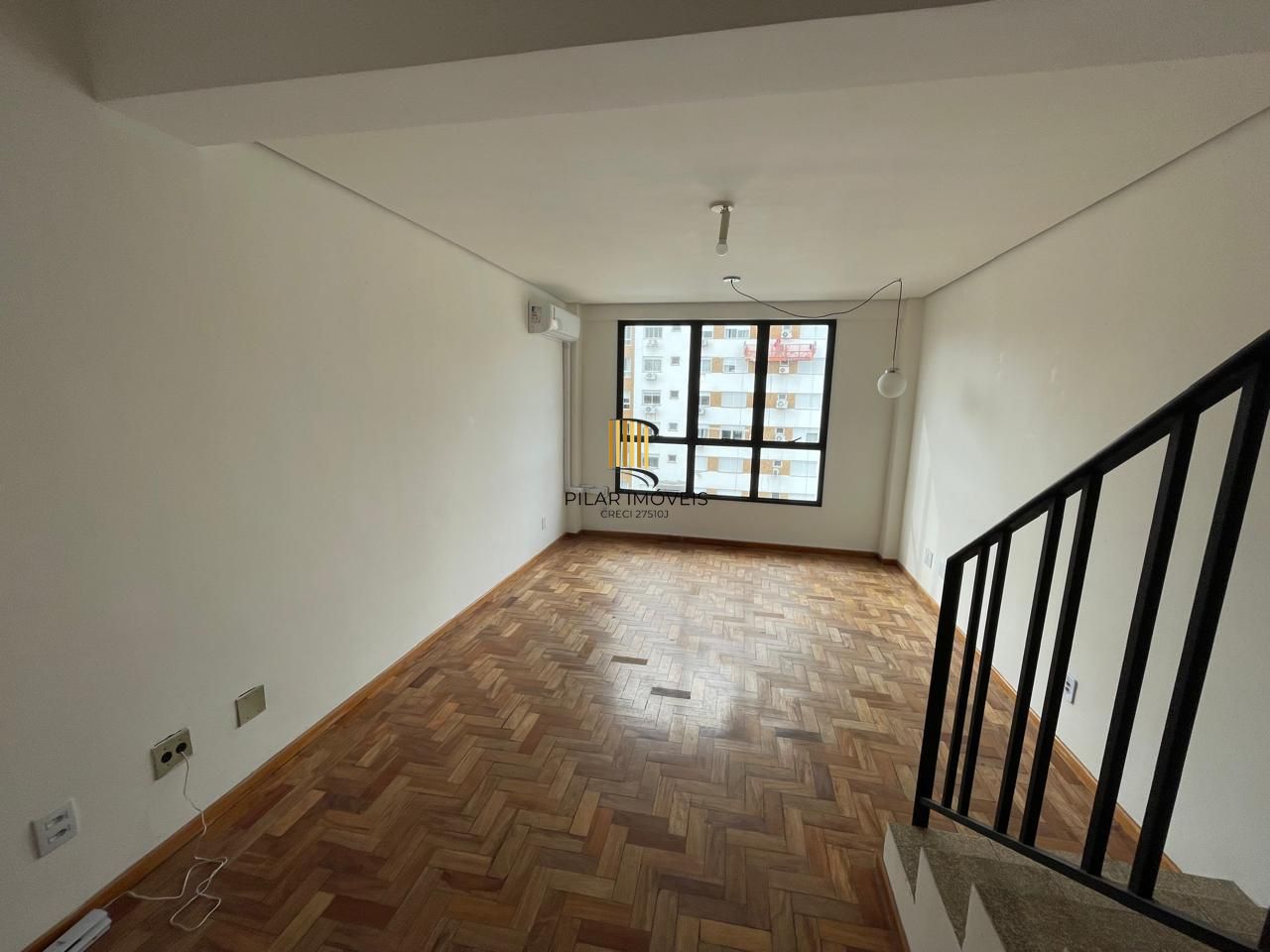 Sala Comercial com 59 m2 com terraço fechado
