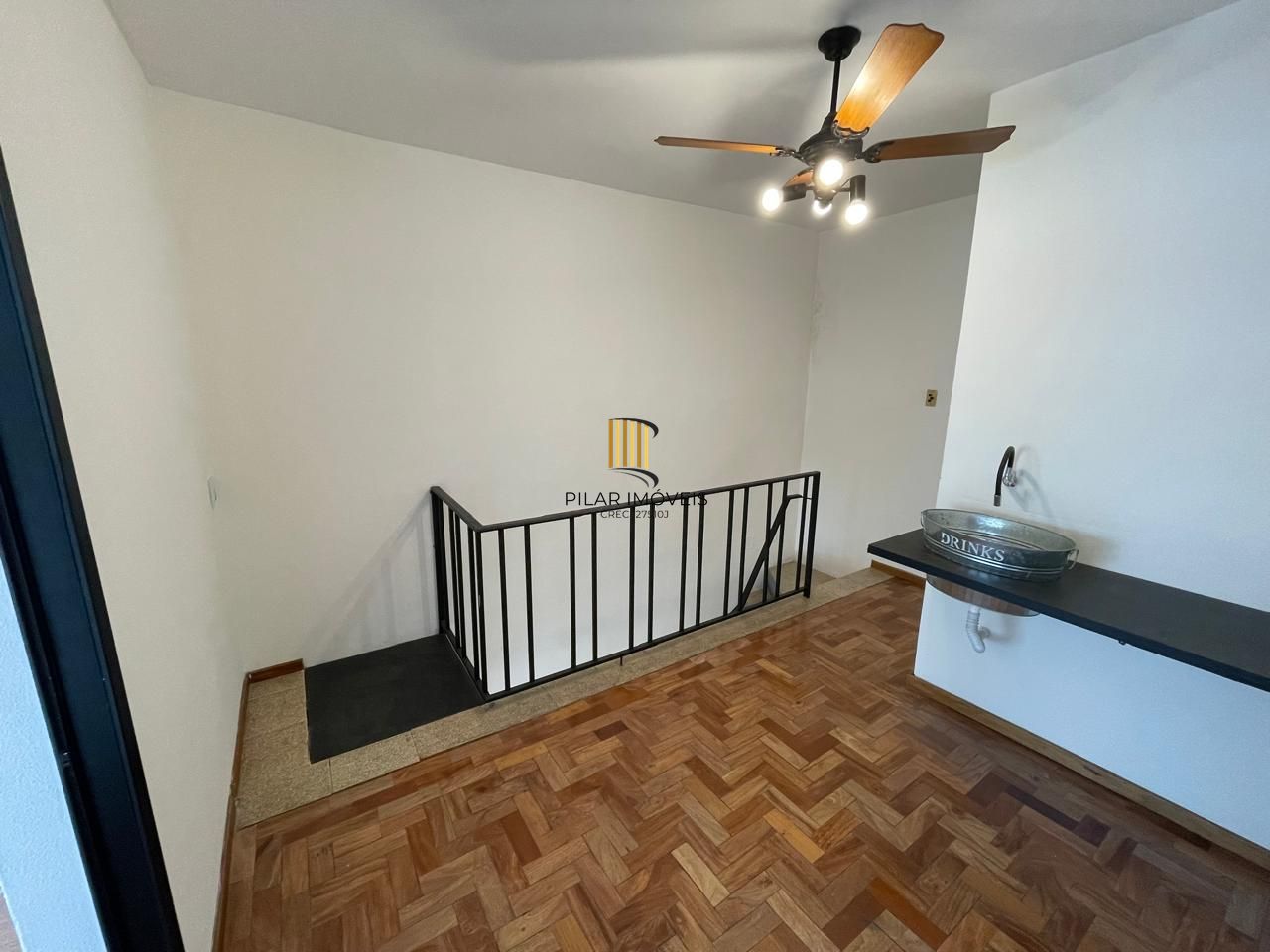 Sala Comercial com 59 m2 com terraço fechado