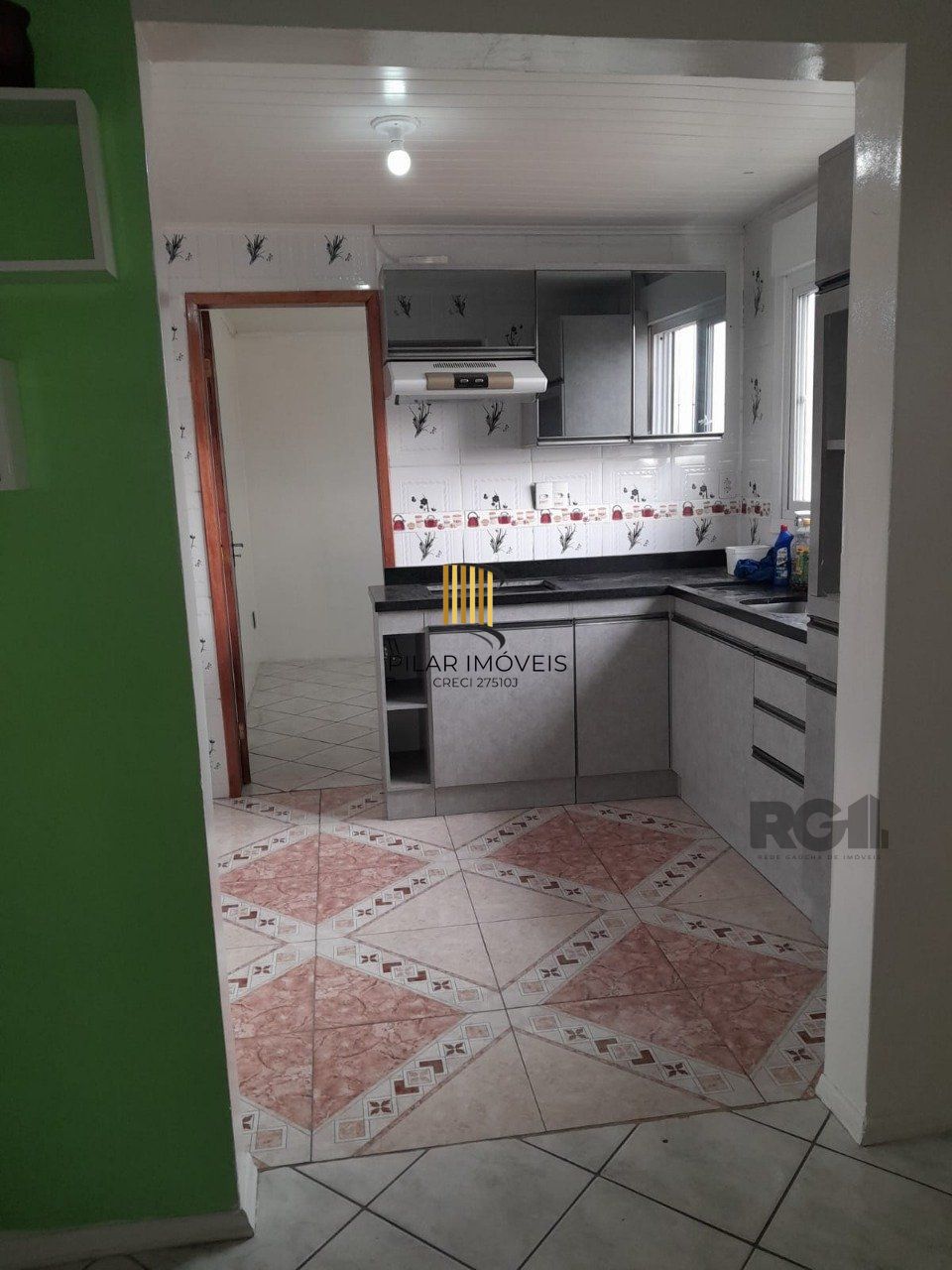 Apartamento 2 dormitórios com garagem fechada