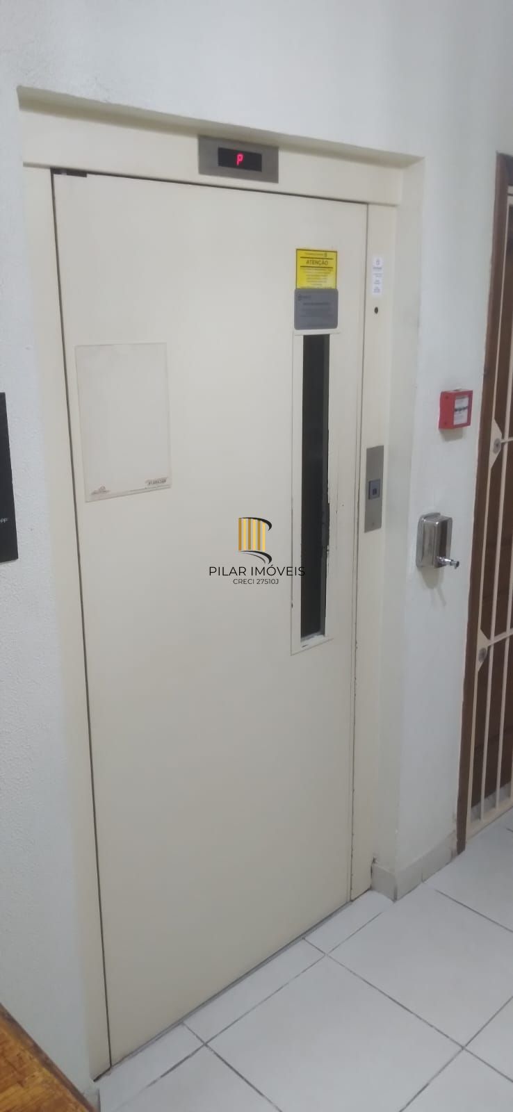 Sala Comercial com 59 m2 com terraço fechado