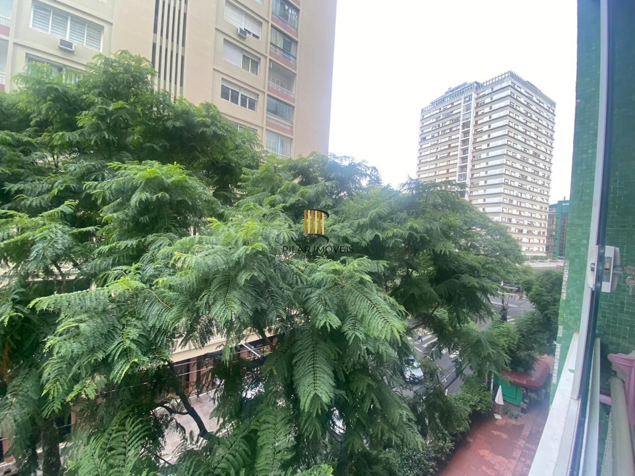 Apartamento de 3 dormitórios com 208m2 privativos em frente ao colégio Bom Conselho.