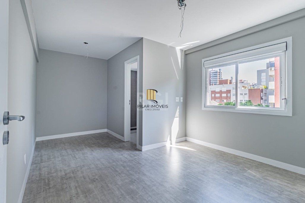 Apartamento com 2 suites na avenida Bagé, bairro Petrópolis.