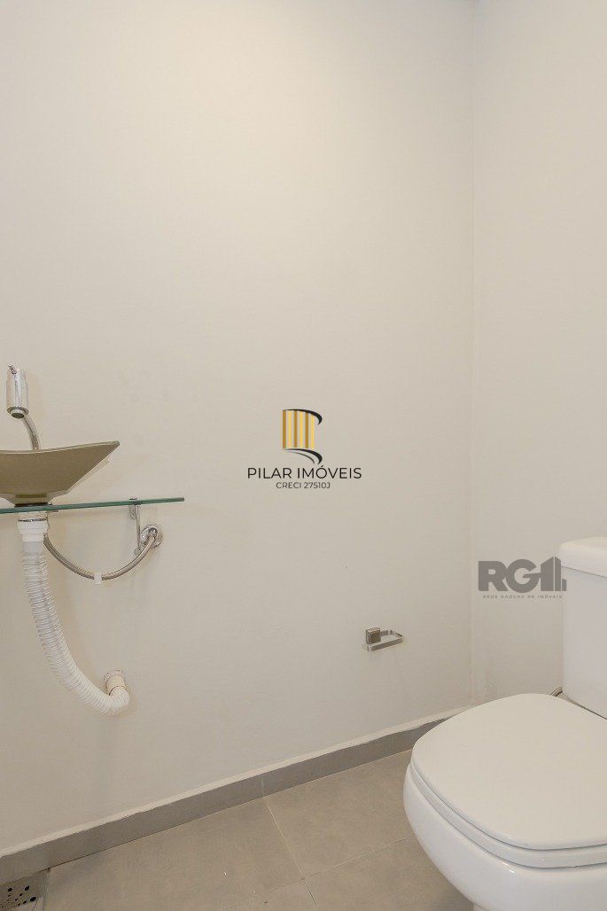 Apartamento totalmente reformado 2 dormitórios com 2 suítes, localizado no bairro Santana.