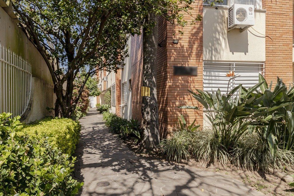 Apartamento totalmente reformado 2 dormitórios com 2 suítes, localizado no bairro Santana.