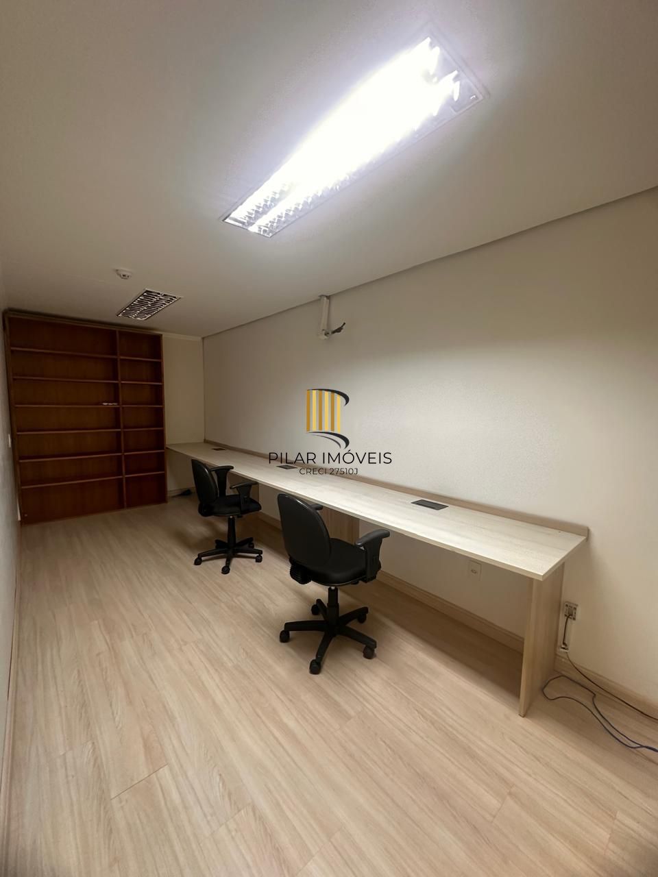 Belíssima Sala Comercial  no Centro Histórico de Porto Alegre.