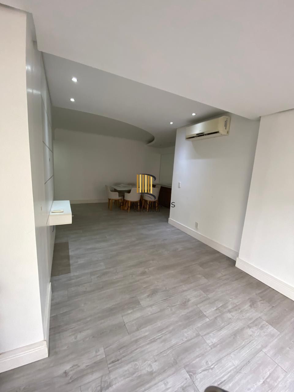 Apartamento 3 Dormitórios com Suíte, Closet, Sacada e Piso Laminado — Próximo ao Mãe de Deus e Praia de Belas