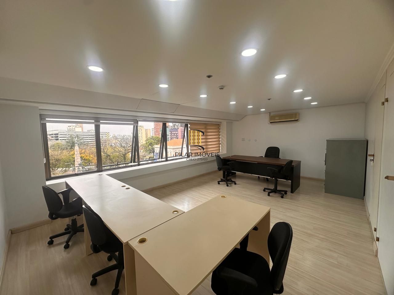 Belíssima Sala Comercial  no Centro Histórico de Porto Alegre.