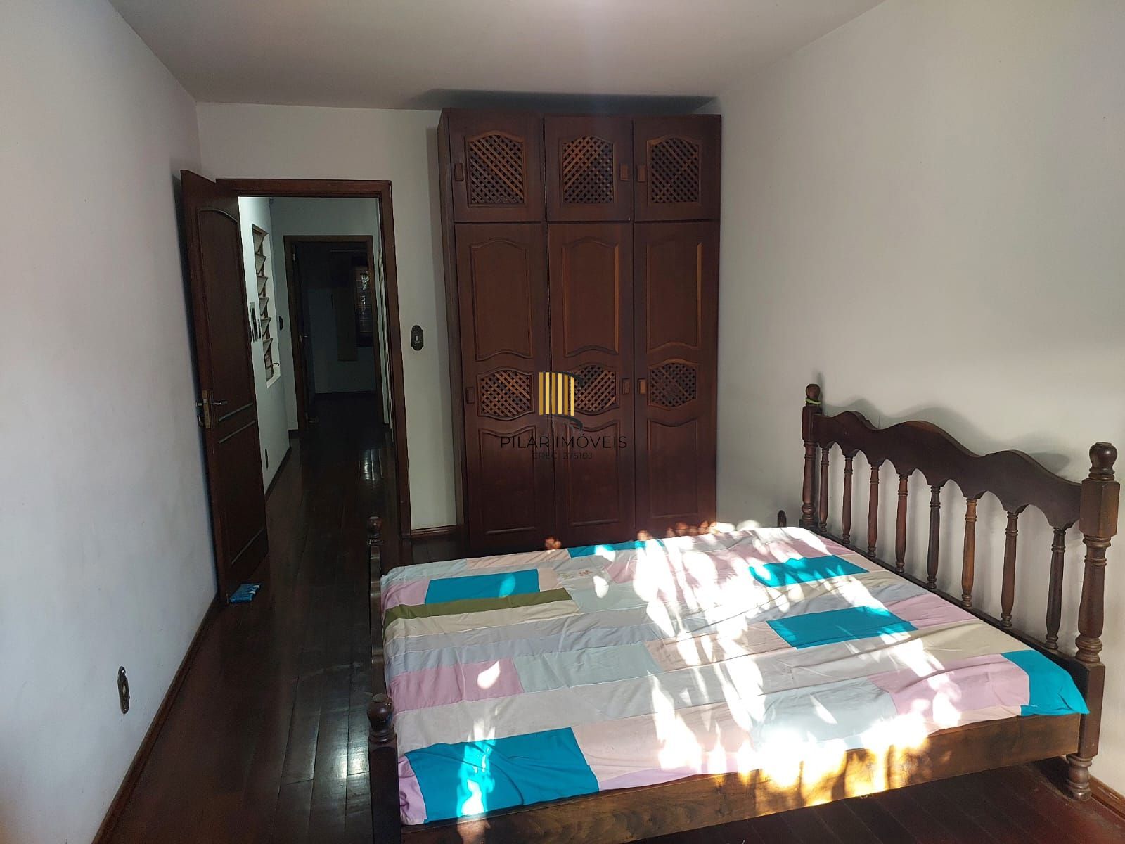 Casa com 5 dormitórios no bairro Rio Branco.