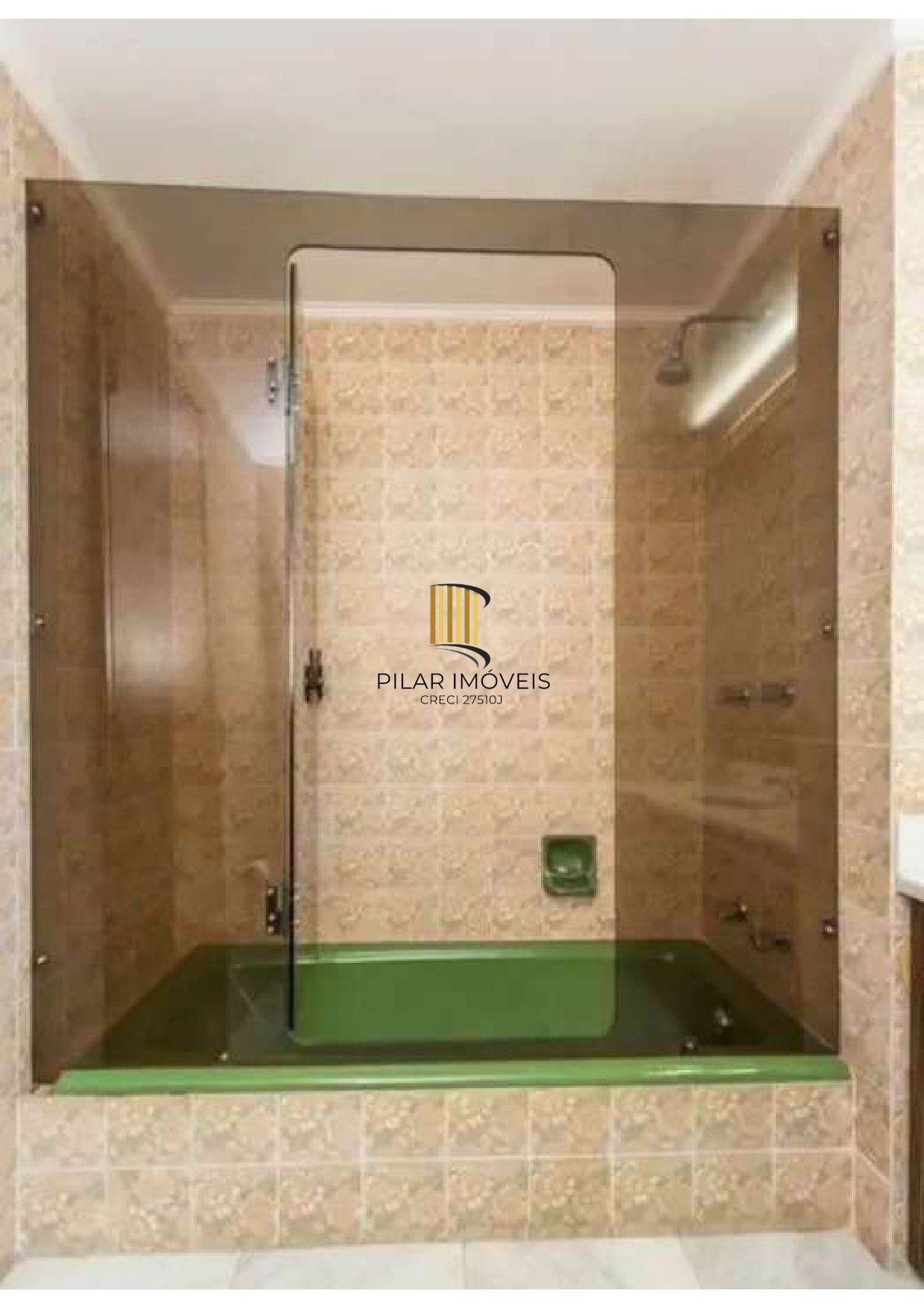 Espaçosa cobertura na rua mais charmosa do bairro Moinhos de Vento.