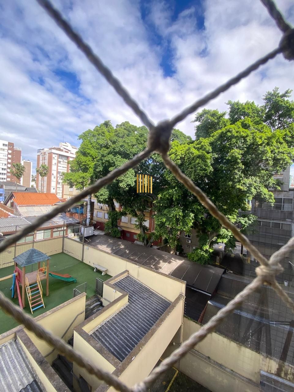 Apartamento 3 Dormitórios com Suíte, Closet, Sacada e Piso Laminado — Próximo ao Mãe de Deus e Praia de Belas