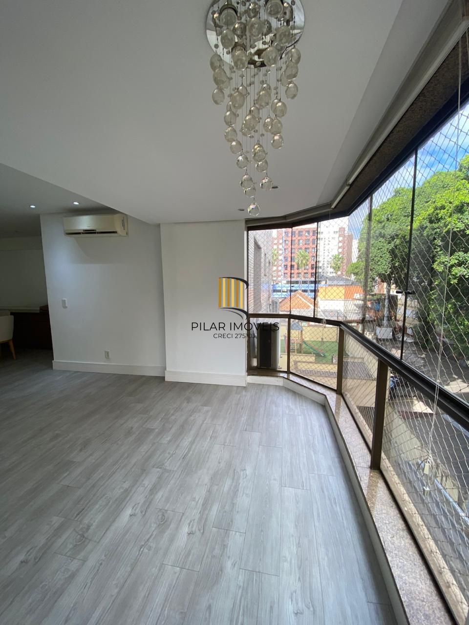 Apartamento 3 Dormitórios com Suíte, Closet, Sacada e Piso Laminado — Próximo ao Mãe de Deus e Praia de Belas