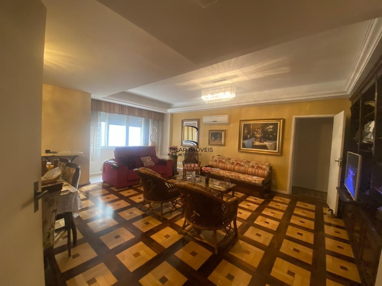 Apartamento de 3 dormitórios com 208m2 privativos em frente ao colégio Bom Conselho.