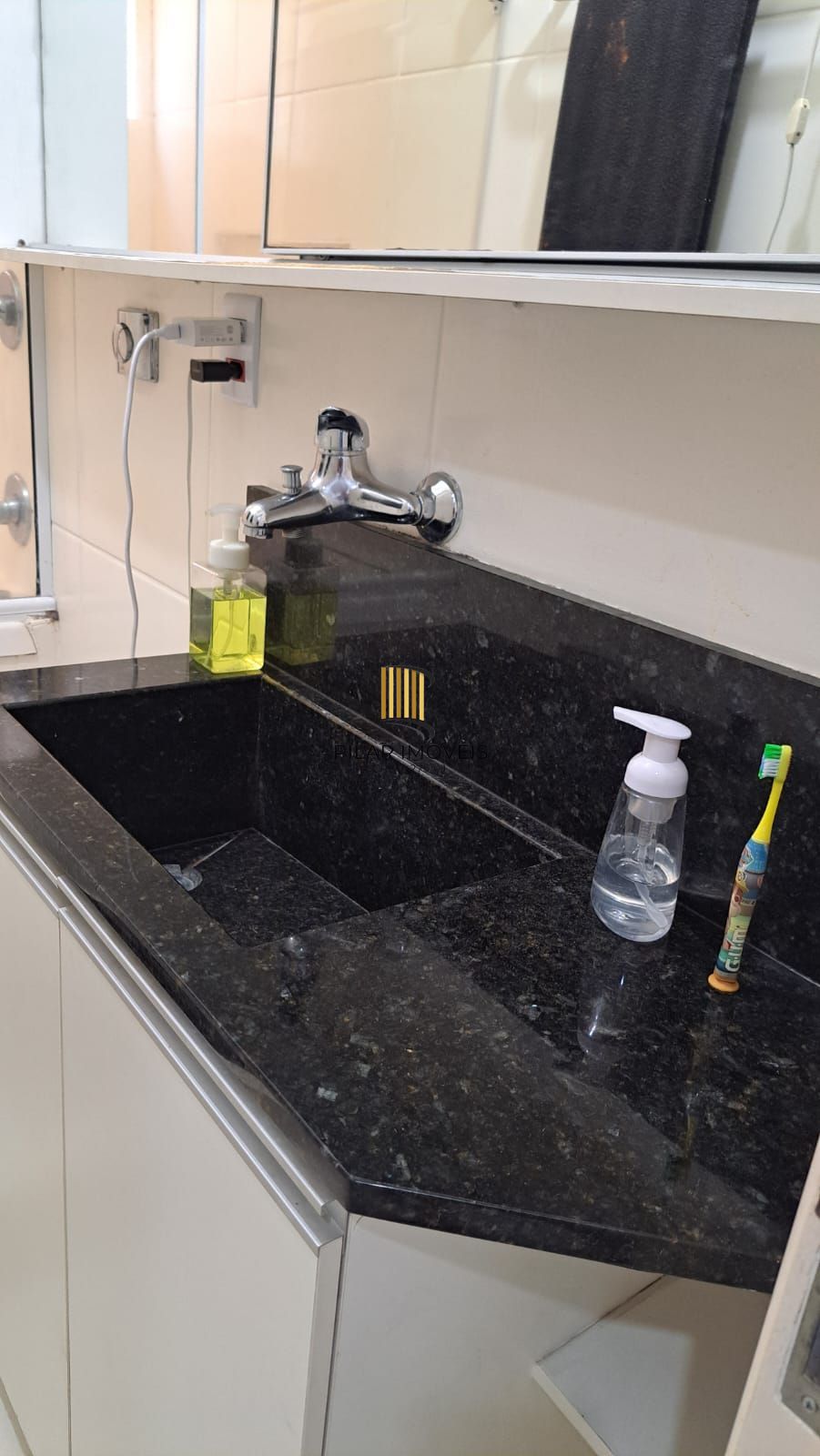 2 dormitórios com elevador e vaga escriturada no Rio Branco