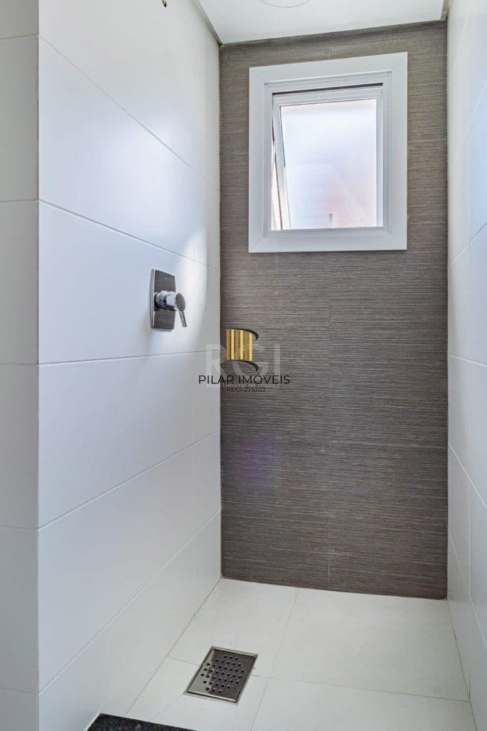 Apartamento com 2 suites na avenida Bagé, bairro Petrópolis.