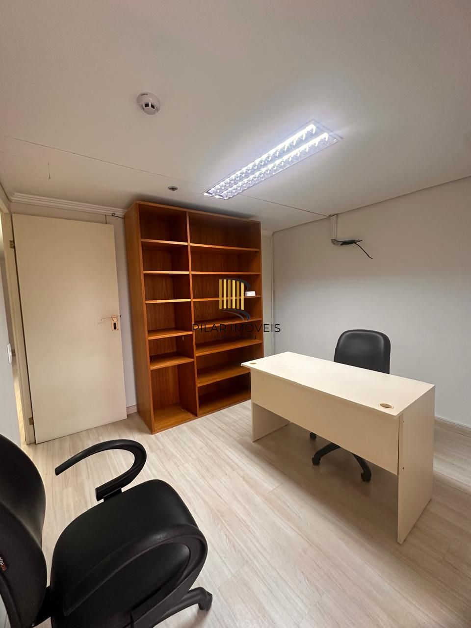 Belíssima Sala Comercial  no Centro Histórico de Porto Alegre.