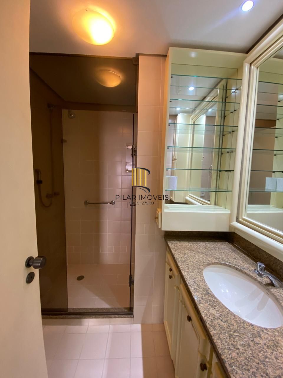 Apartamento 3 Dormitórios com Suíte, Closet, Sacada e Piso Laminado — Próximo ao Mãe de Deus e Praia de Belas