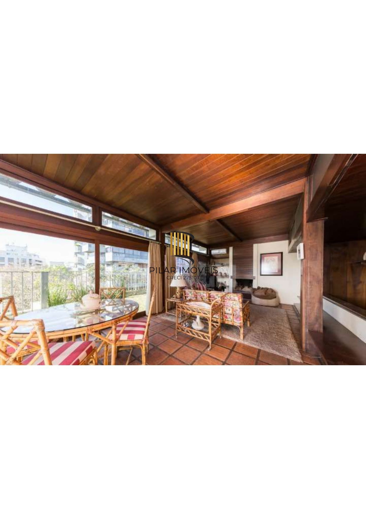 Espaçosa cobertura na rua mais charmosa do bairro Moinhos de Vento.