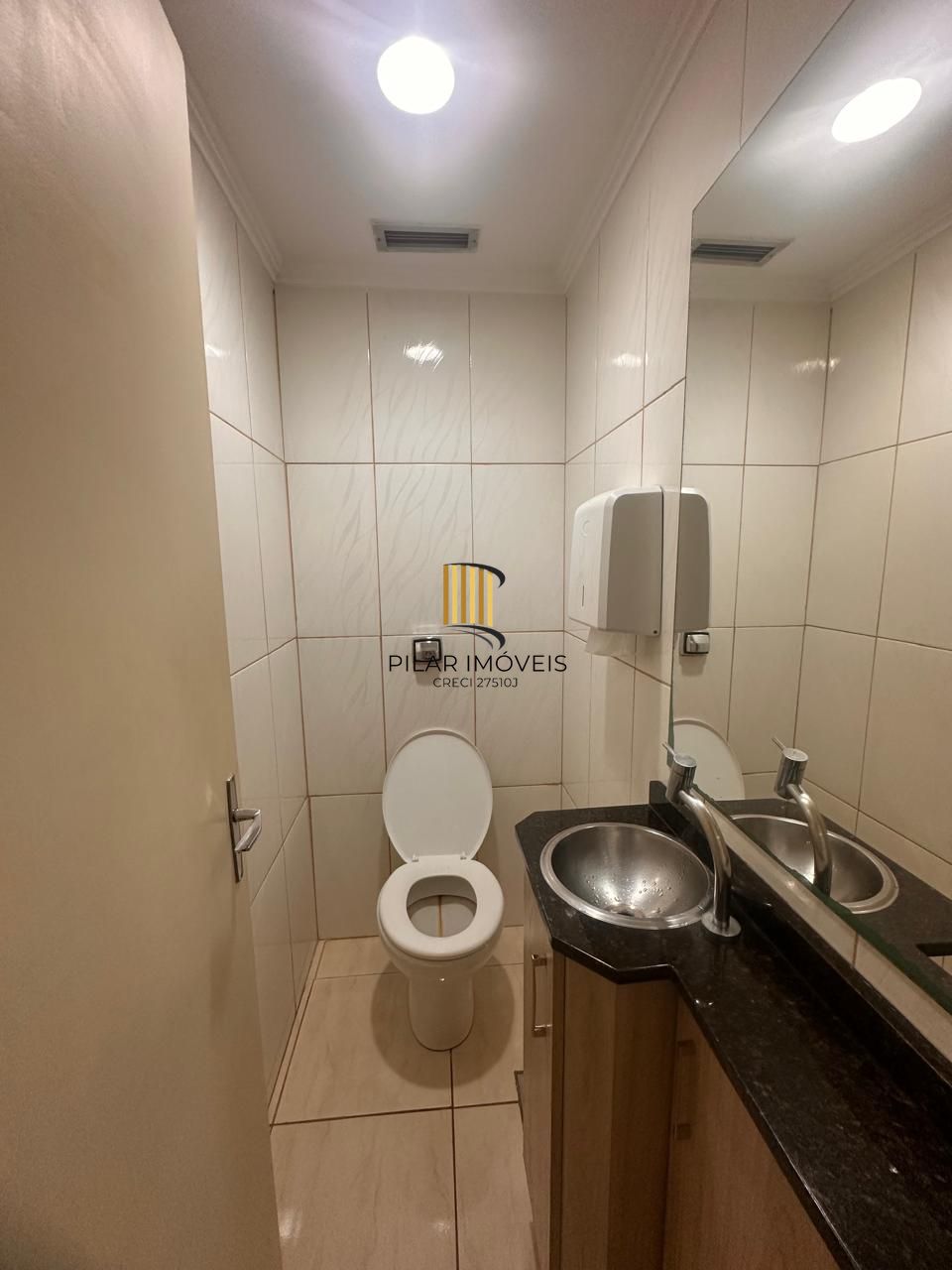 Belíssima Sala Comercial  no Centro Histórico de Porto Alegre.