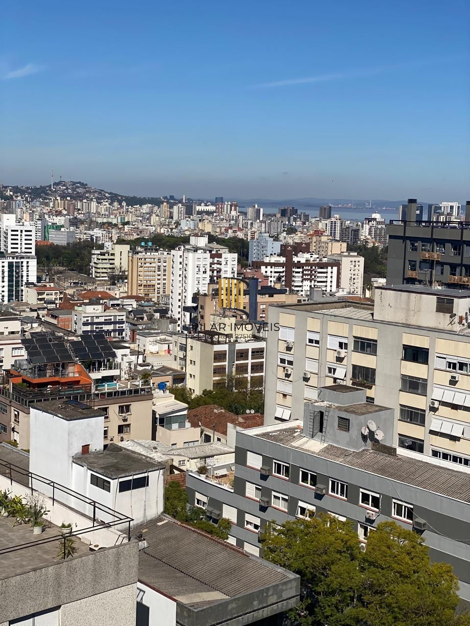 Vista panorâmica cinematográfica de 180 graus para a cidade e o Guaiba.