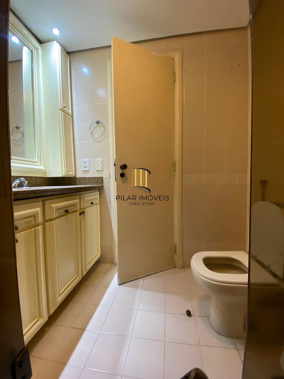 Apartamento 3 Dormitórios com Suíte, Closet, Sacada e Piso Laminado — Próximo ao Mãe de Deus e Praia de Belas