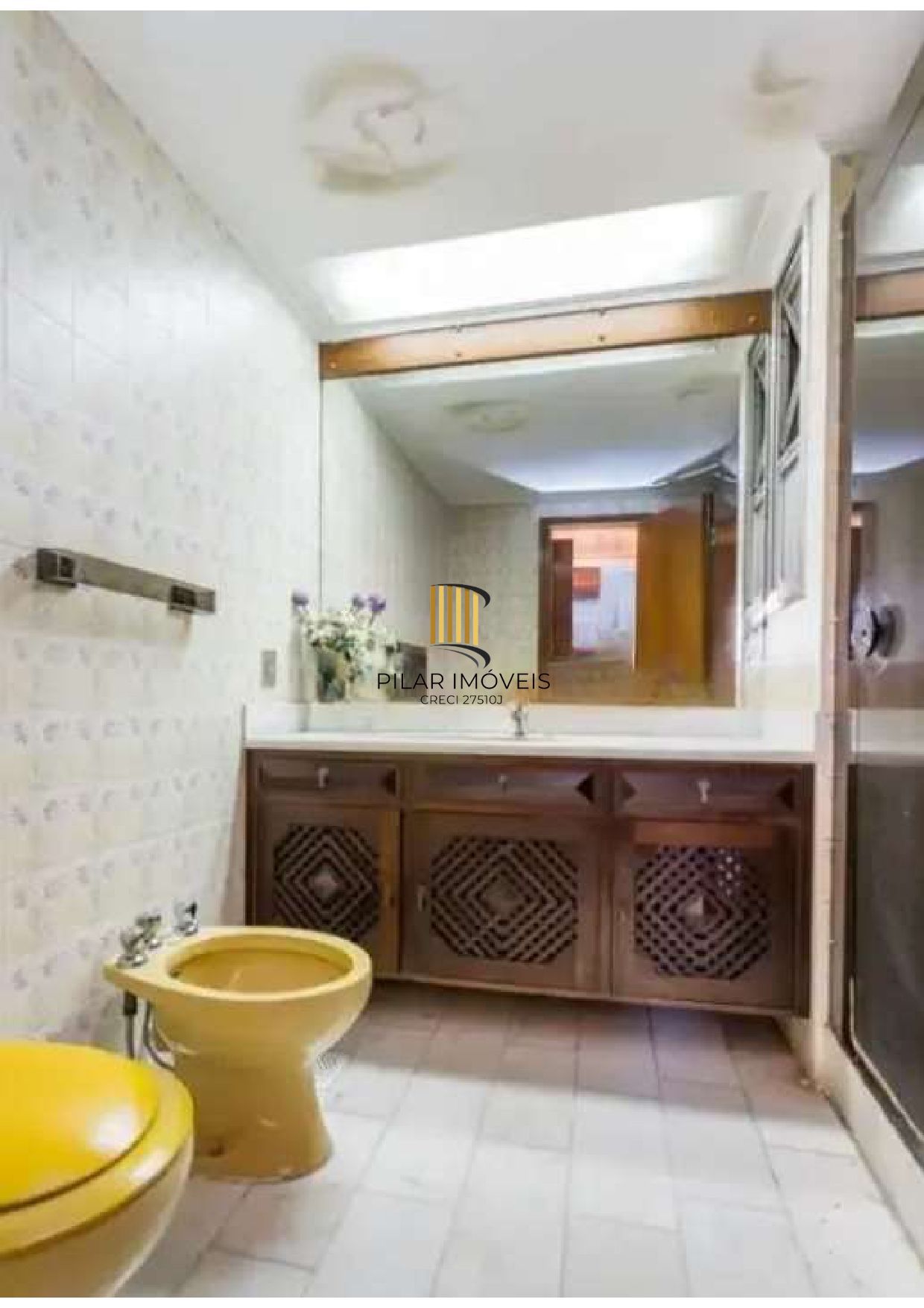 Espaçosa cobertura na rua mais charmosa do bairro Moinhos de Vento.