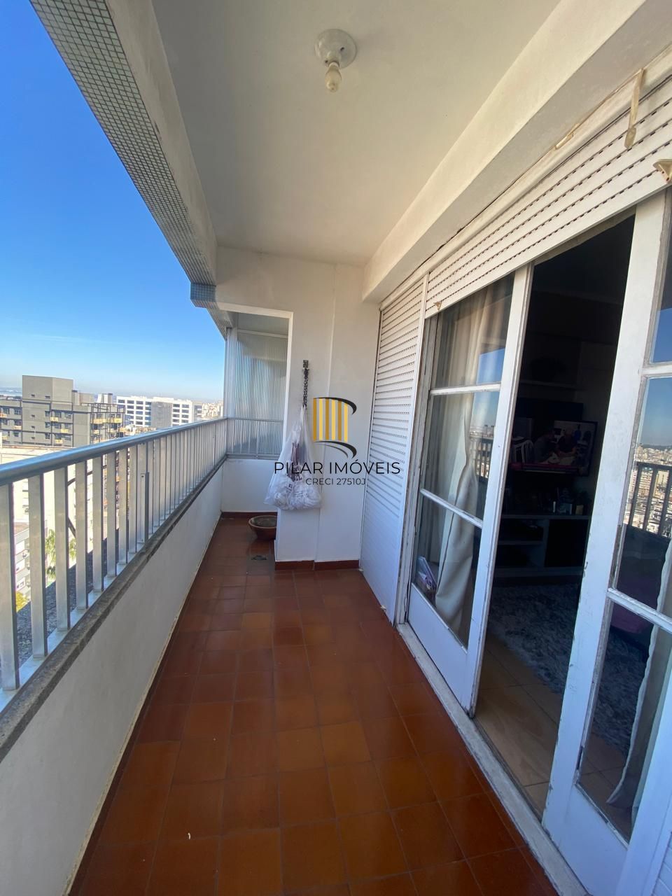 Vista panorâmica cinematográfica de 180 graus para a cidade e o Guaiba.