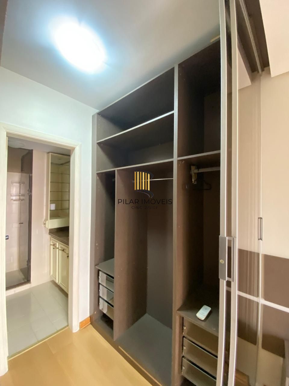 Apartamento 3 Dormitórios com Suíte, Closet, Sacada e Piso Laminado — Próximo ao Mãe de Deus e Praia de Belas