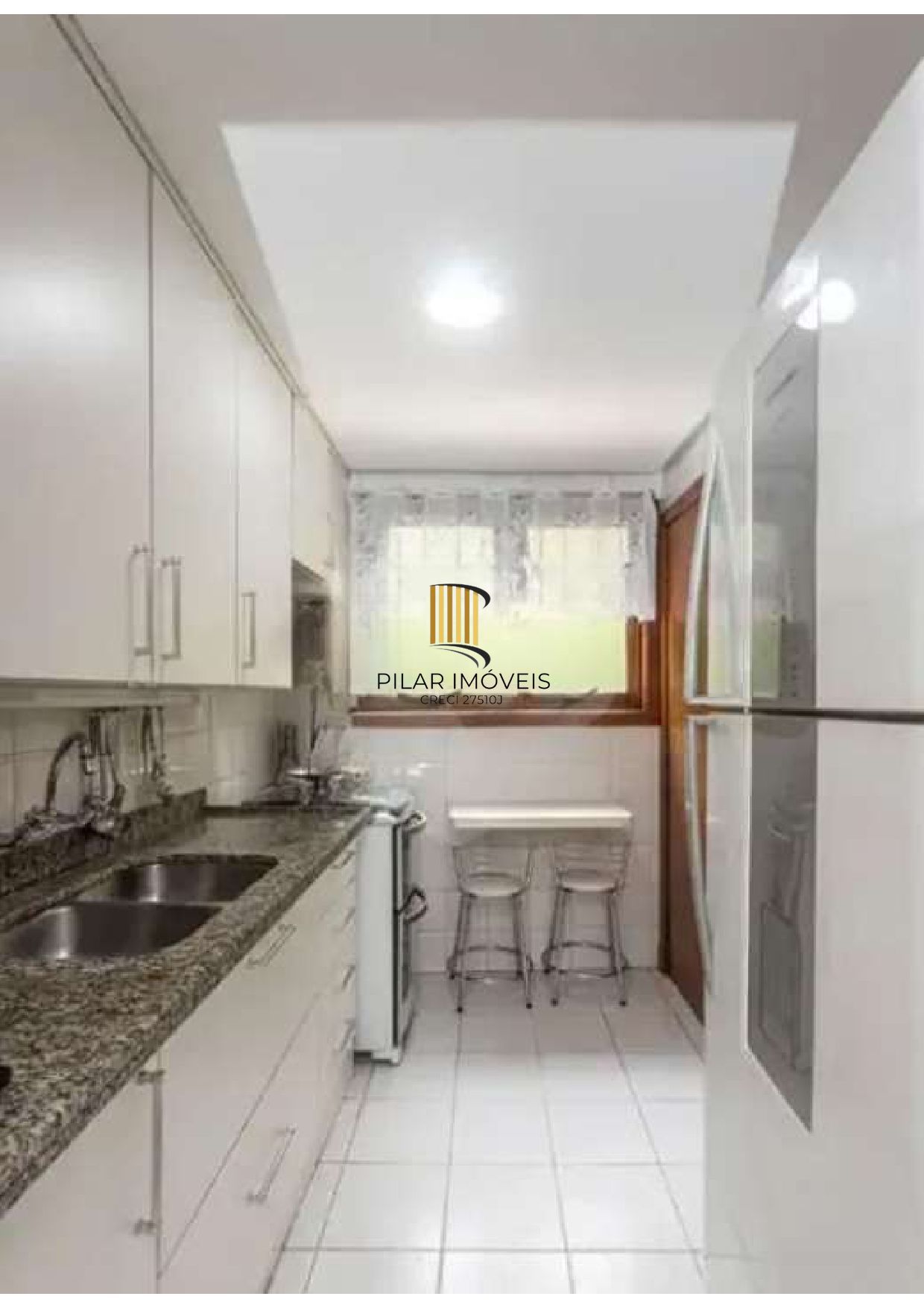 Semi mobiliado , 3 dormitórios ( 1 suite com closet), banho social e auxiliar no bairro Rio Branco.