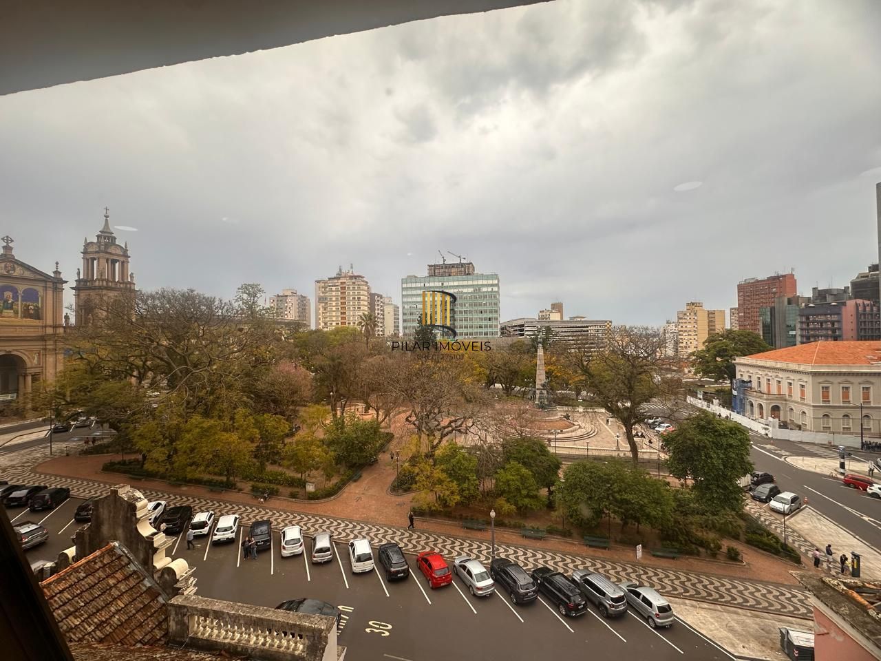 Belíssima Sala Comercial  no Centro Histórico de Porto Alegre.