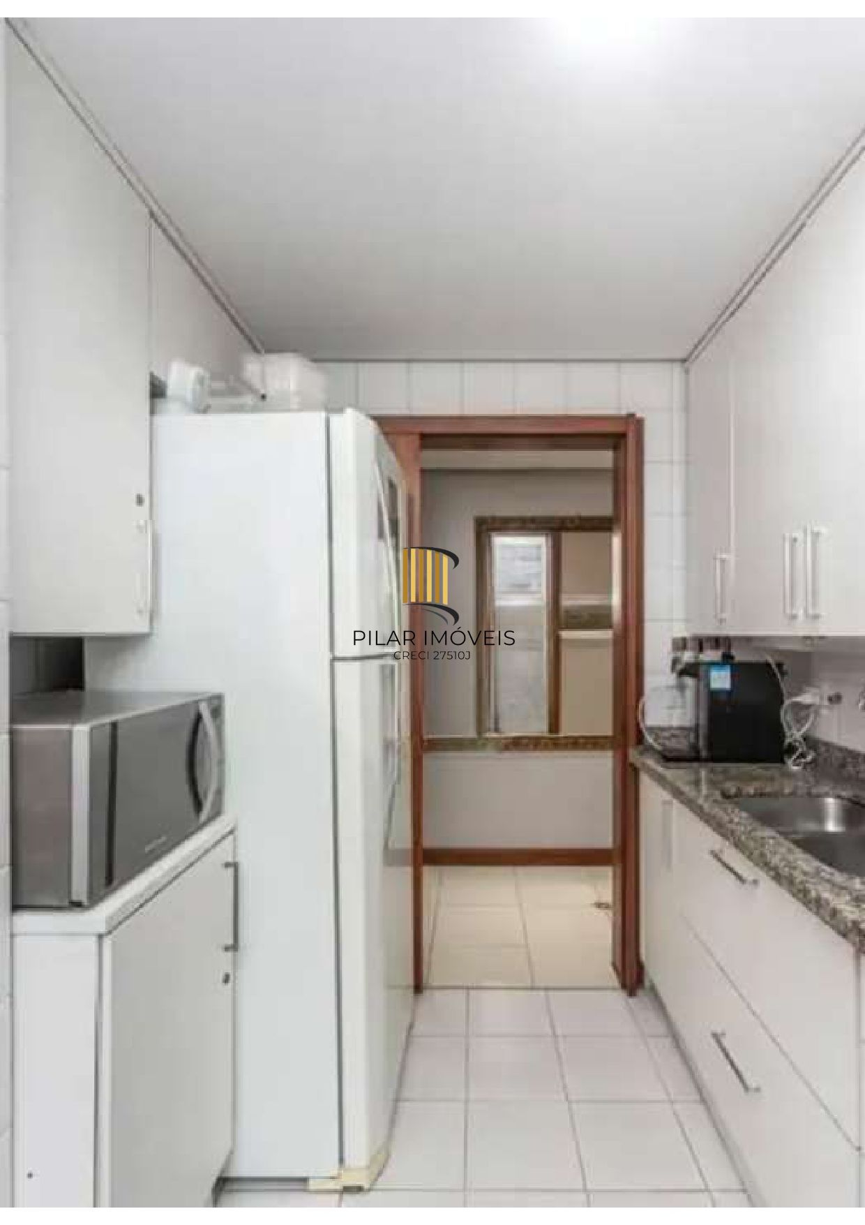 Semi mobiliado , 3 dormitórios ( 1 suite com closet), banho social e auxiliar no bairro Rio Branco.