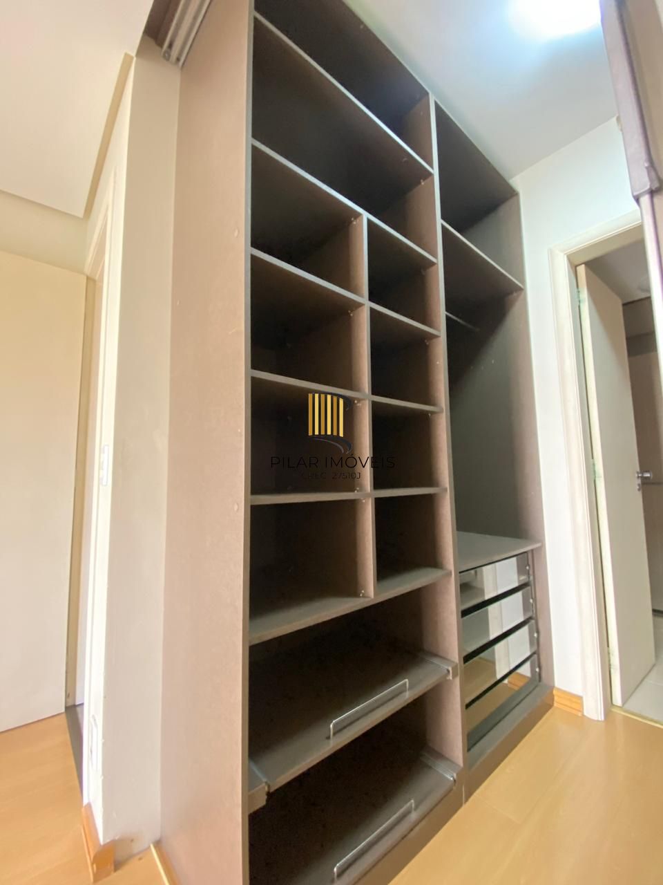 Apartamento 3 Dormitórios com Suíte, Closet, Sacada e Piso Laminado — Próximo ao Mãe de Deus e Praia de Belas