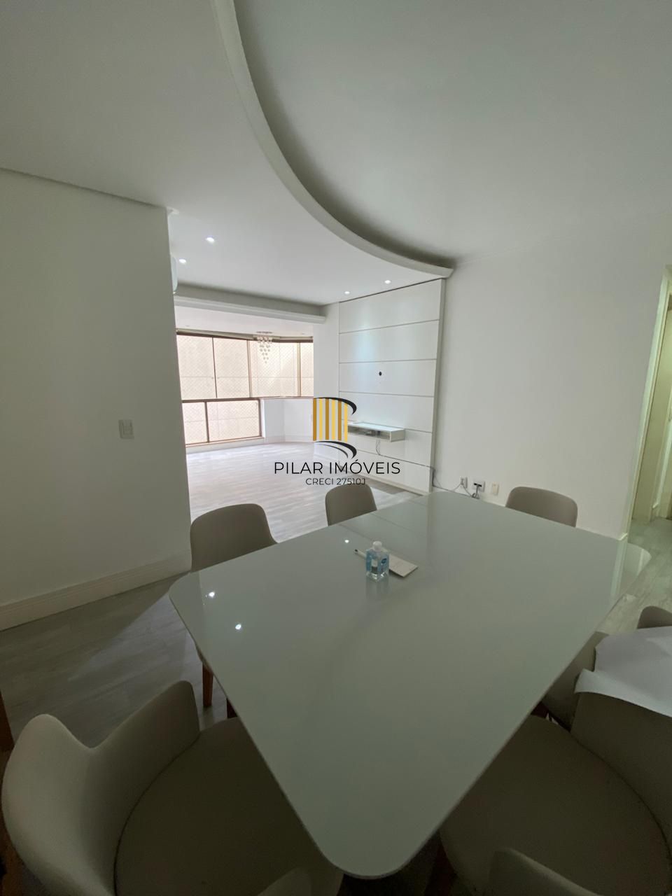 Apartamento 3 Dormitórios com Suíte, Closet, Sacada e Piso Laminado — Próximo ao Mãe de Deus e Praia de Belas