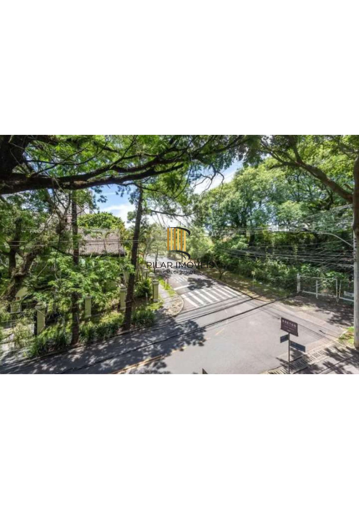 Semi mobiliado , 3 dormitórios ( 1 suite com closet), banho social e auxiliar no bairro Rio Branco.