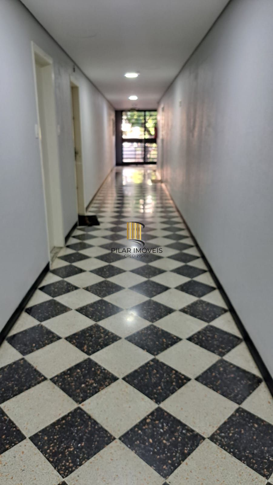 2 dormitórios com elevador e vaga escriturada no Rio Branco